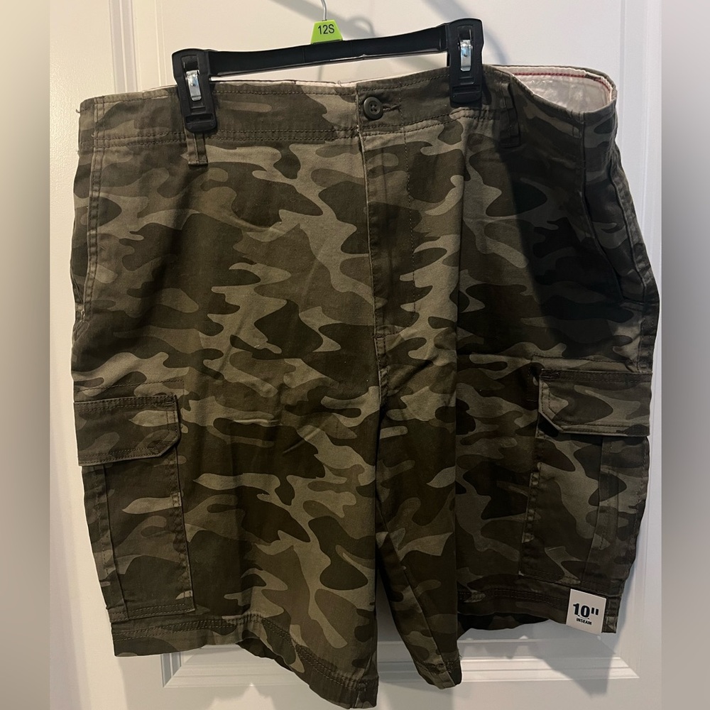 George Men”s  Green and Black Camouflage Cargo Shorts Size 38
